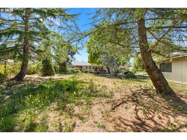 1627 SOUTHGATE Way, Grants Pass, OR 97527