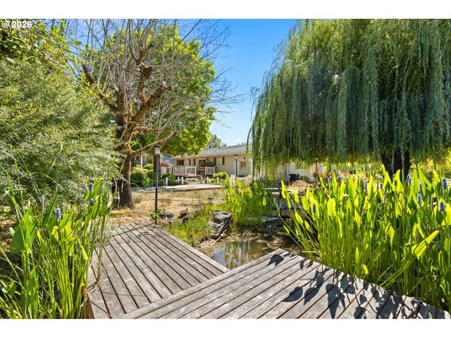 1627 SOUTHGATE Way, Grants Pass, OR 97527