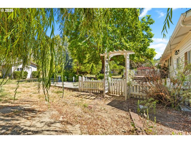 1627 SOUTHGATE Way, Grants Pass, OR 97527