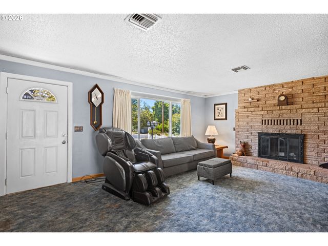 1627 SOUTHGATE Way, Grants Pass, OR 97527