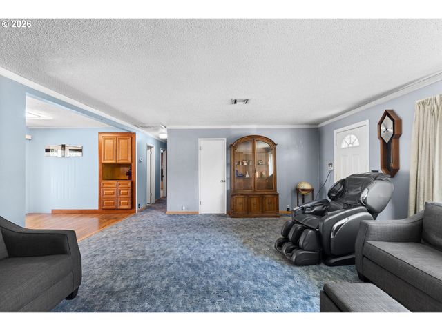 1627 SOUTHGATE Way, Grants Pass, OR 97527