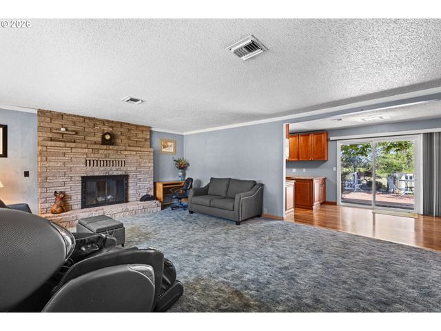 1627 SOUTHGATE Way, Grants Pass, OR 97527