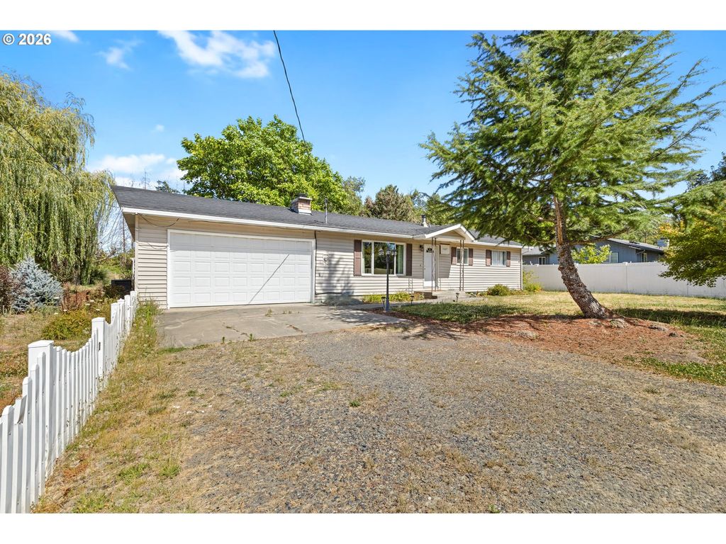 1627 SOUTHGATE Way, Grants Pass, OR 97527