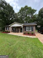 133 Robert Taylor Road, Lagrange, GA 30240