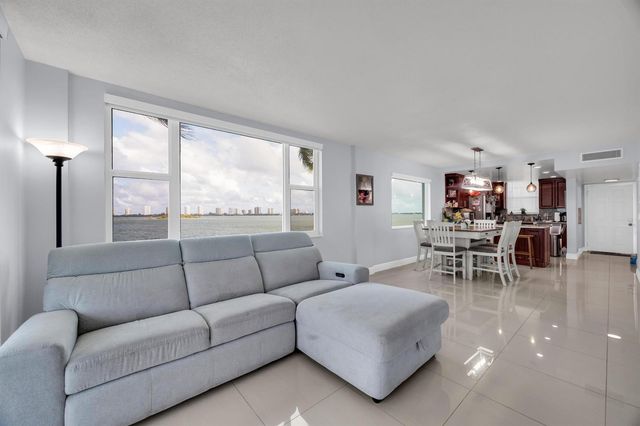 100 Paradise Harbour Boulevard 304, North Palm Beach, FL 33408