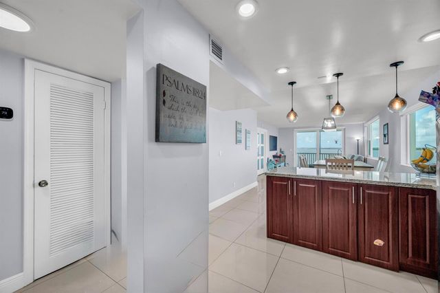 100 Paradise Harbour Boulevard 304, North Palm Beach, FL 33408