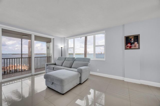 100 Paradise Harbour Boulevard 304, North Palm Beach, FL 33408