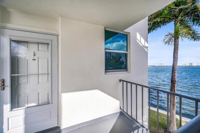100 Paradise Harbour Boulevard 304, North Palm Beach, FL 33408