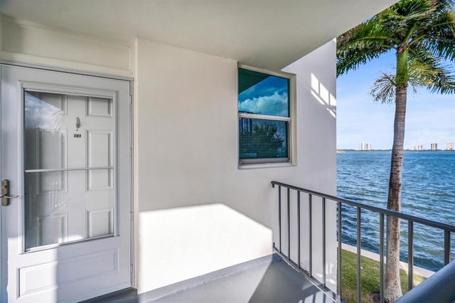 100 Paradise Harbour Boulevard 304, North Palm Beach, FL 33408