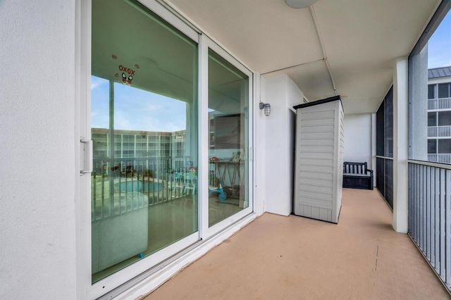 100 Paradise Harbour Boulevard 304, North Palm Beach, FL 33408