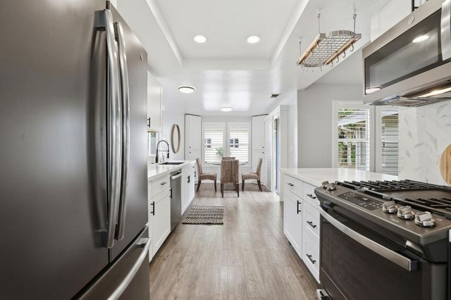 6801 Paseo Del Sol Way, Elk Grove, CA 95758