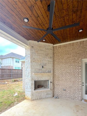 945 Claystone Ridge Drive, Fort Worth, TX 76028
