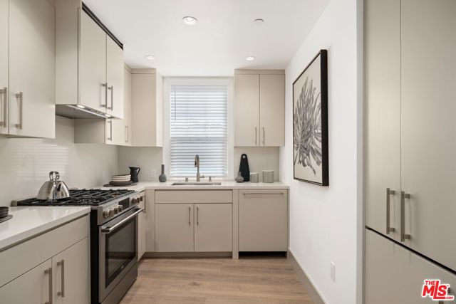 130 S Sepulveda Boulevard 212, Los Angeles, CA 90049