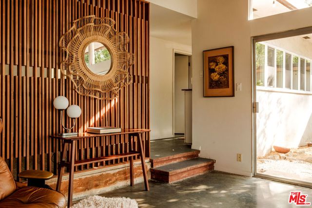 21269 Entrada Road, Topanga, CA 90290