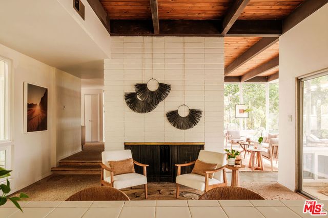 21269 Entrada Road, Topanga, CA 90290
