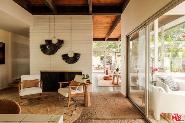 21269 Entrada Road, Topanga, CA 90290