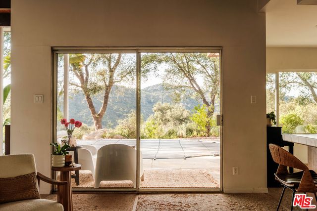21269 Entrada Road, Topanga, CA 90290