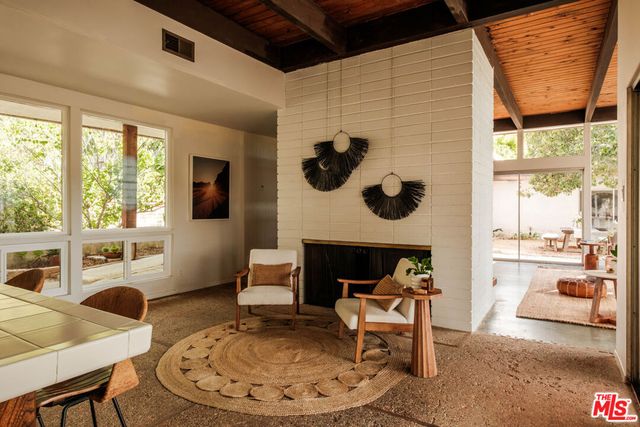 21269 Entrada Road, Topanga, CA 90290