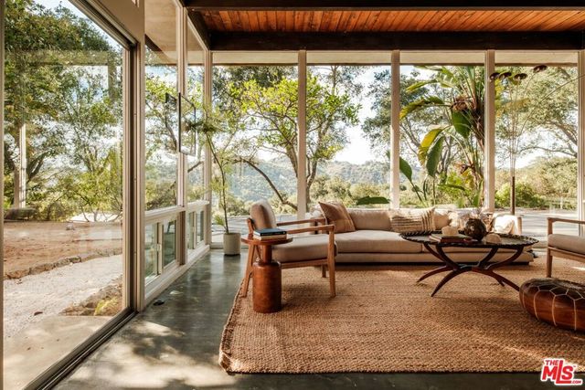 21269 Entrada Road, Topanga, CA 90290