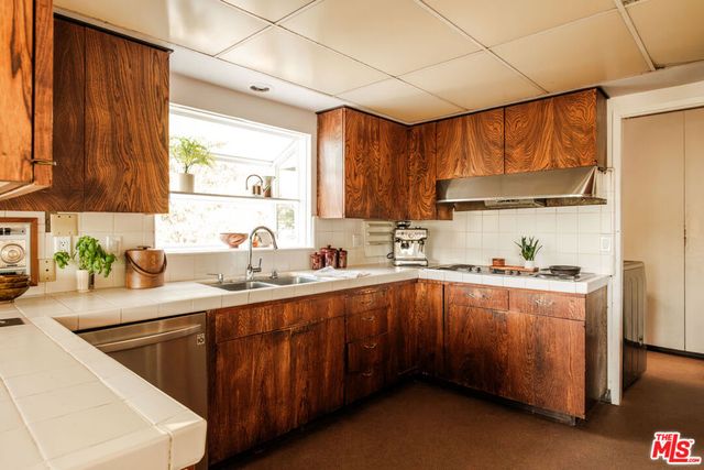 21269 Entrada Road, Topanga, CA 90290