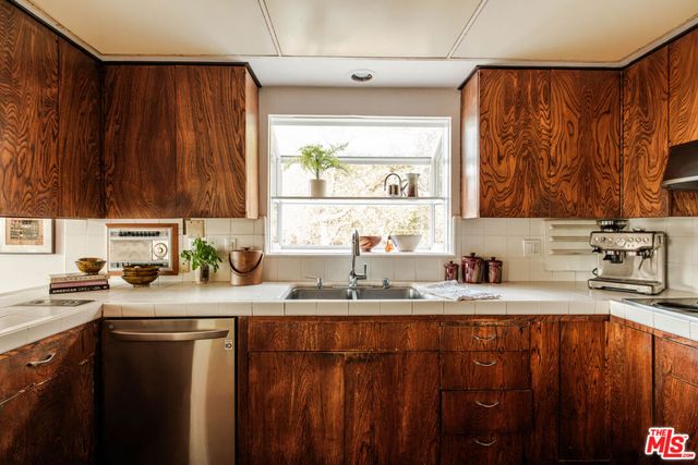 21269 Entrada Road, Topanga, CA 90290