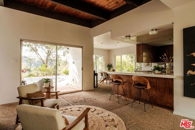 21269 Entrada Road, Topanga, CA 90290