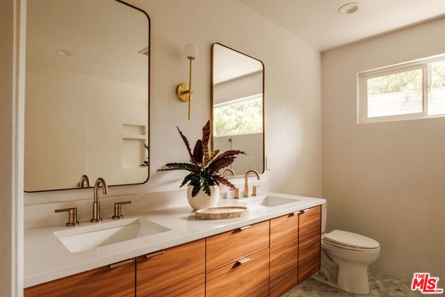 21269 Entrada Road, Topanga, CA 90290