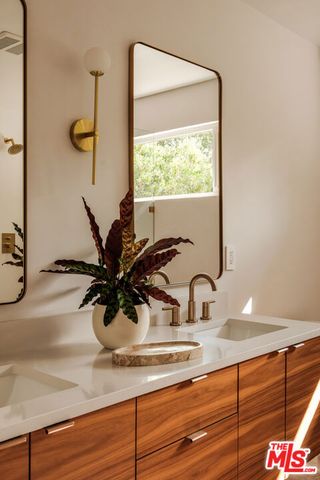 21269 Entrada Road, Topanga, CA 90290