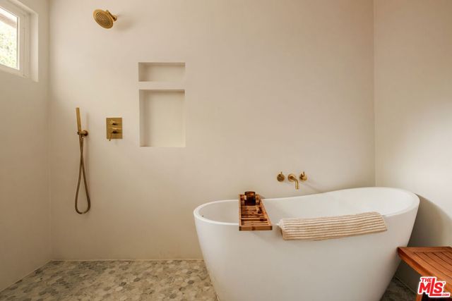 21269 Entrada Road, Topanga, CA 90290