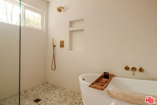 21269 Entrada Road, Topanga, CA 90290