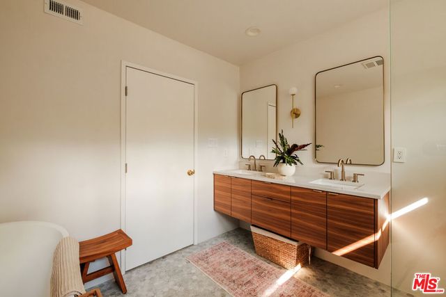 21269 Entrada Road, Topanga, CA 90290