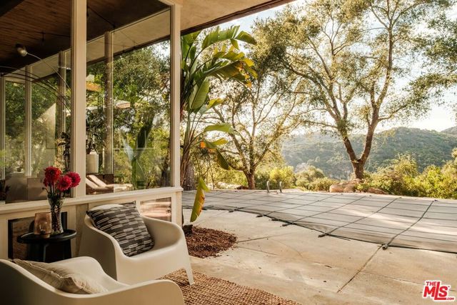 21269 Entrada Road, Topanga, CA 90290