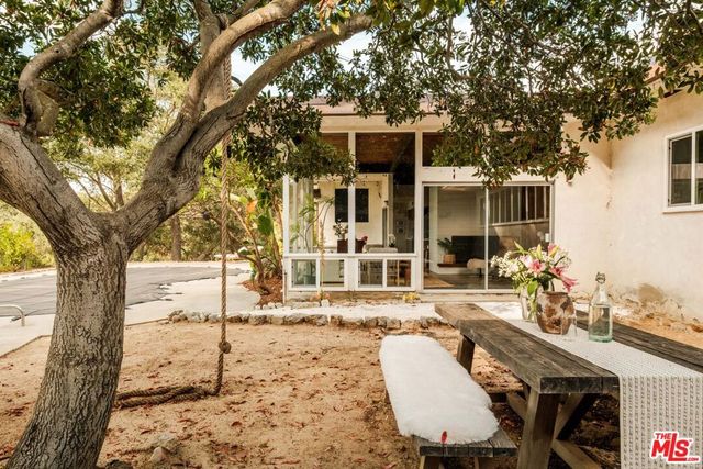 21269 Entrada Road, Topanga, CA 90290