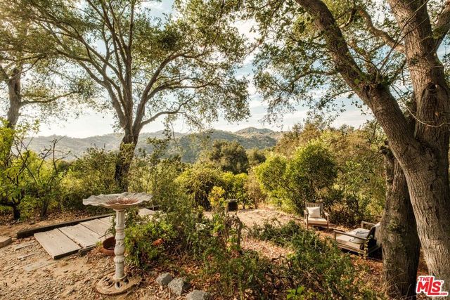 21269 Entrada Road, Topanga, CA 90290