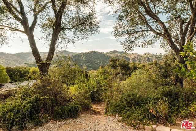21269 Entrada Road, Topanga, CA 90290