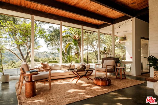 21269 Entrada Road, Topanga, CA 90290