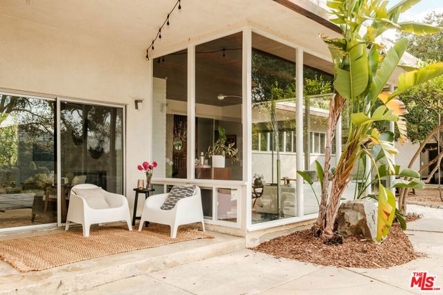 21269 Entrada Road, Topanga, CA 90290