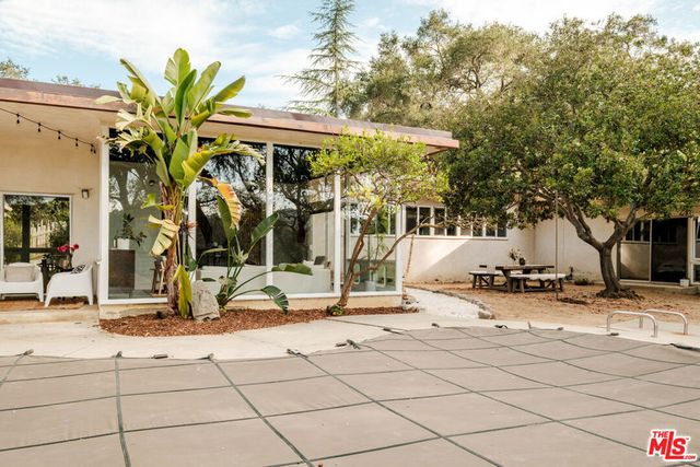 21269 Entrada Road, Topanga, CA 90290