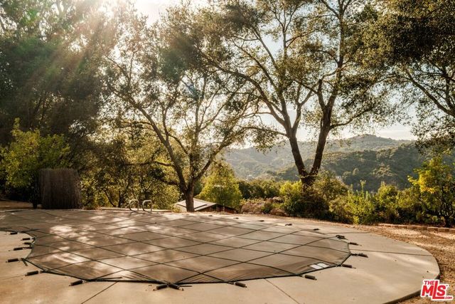 21269 Entrada Road, Topanga, CA 90290