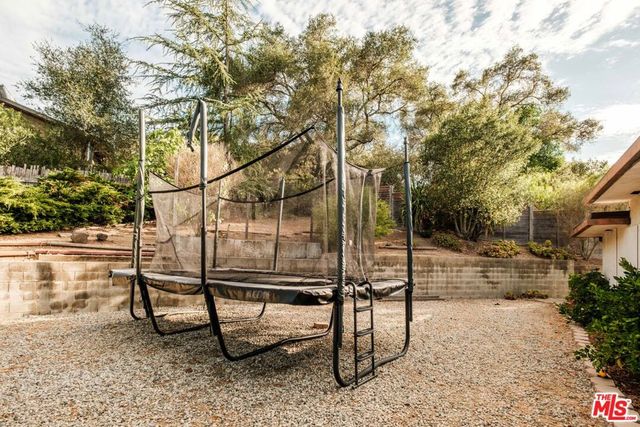 21269 Entrada Road, Topanga, CA 90290