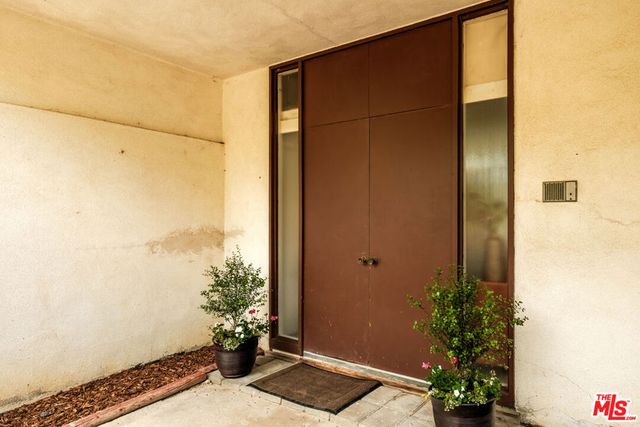 21269 Entrada Road, Topanga, CA 90290