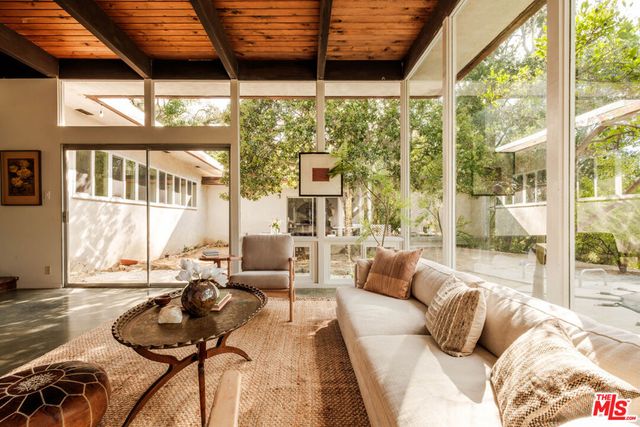 21269 Entrada Road, Topanga, CA 90290
