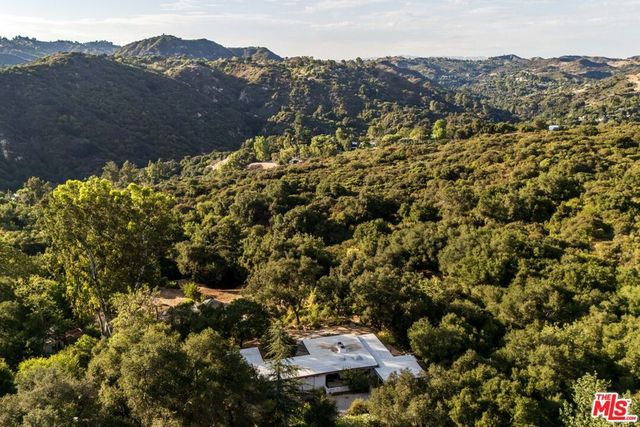 21269 Entrada Road, Topanga, CA 90290