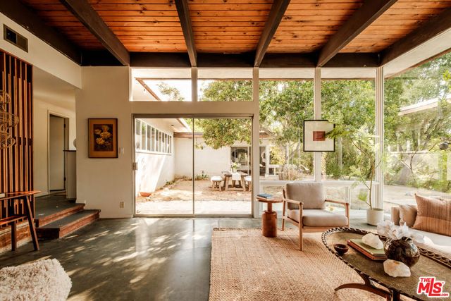 21269 Entrada Road, Topanga, CA 90290