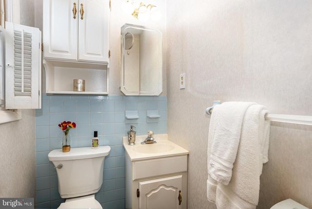 32 N BISHOP RD, Mechanicsburg, PA 17055