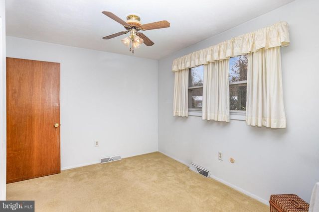 32 N BISHOP RD, Mechanicsburg, PA 17055