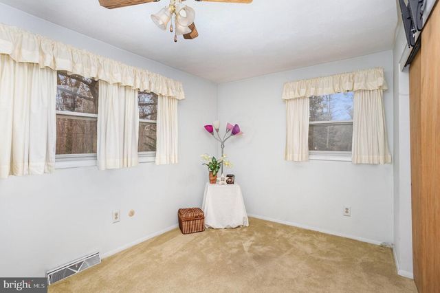 32 N BISHOP RD, Mechanicsburg, PA 17055