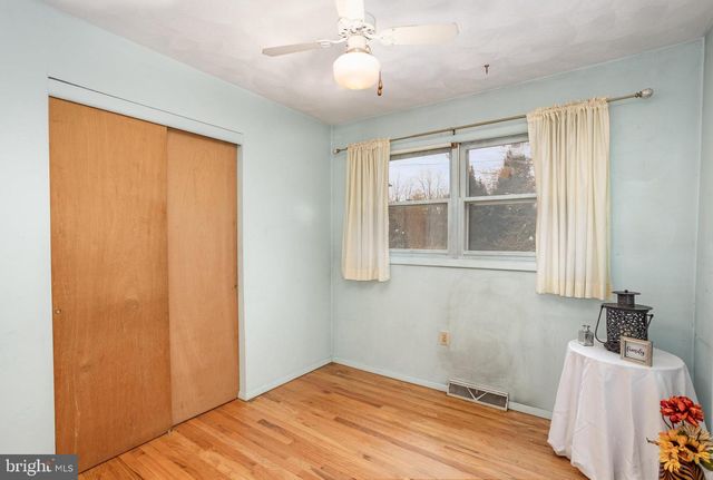 32 N BISHOP RD, Mechanicsburg, PA 17055