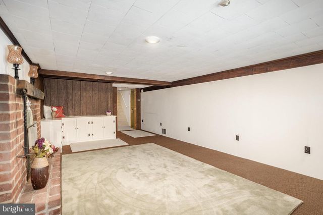 32 N BISHOP RD, Mechanicsburg, PA 17055