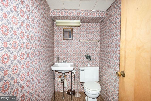 32 N BISHOP RD, Mechanicsburg, PA 17055